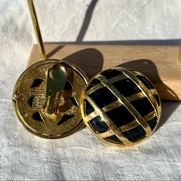 Vintage Gold and Onyx Clip Earrings - Picture 5 of 6